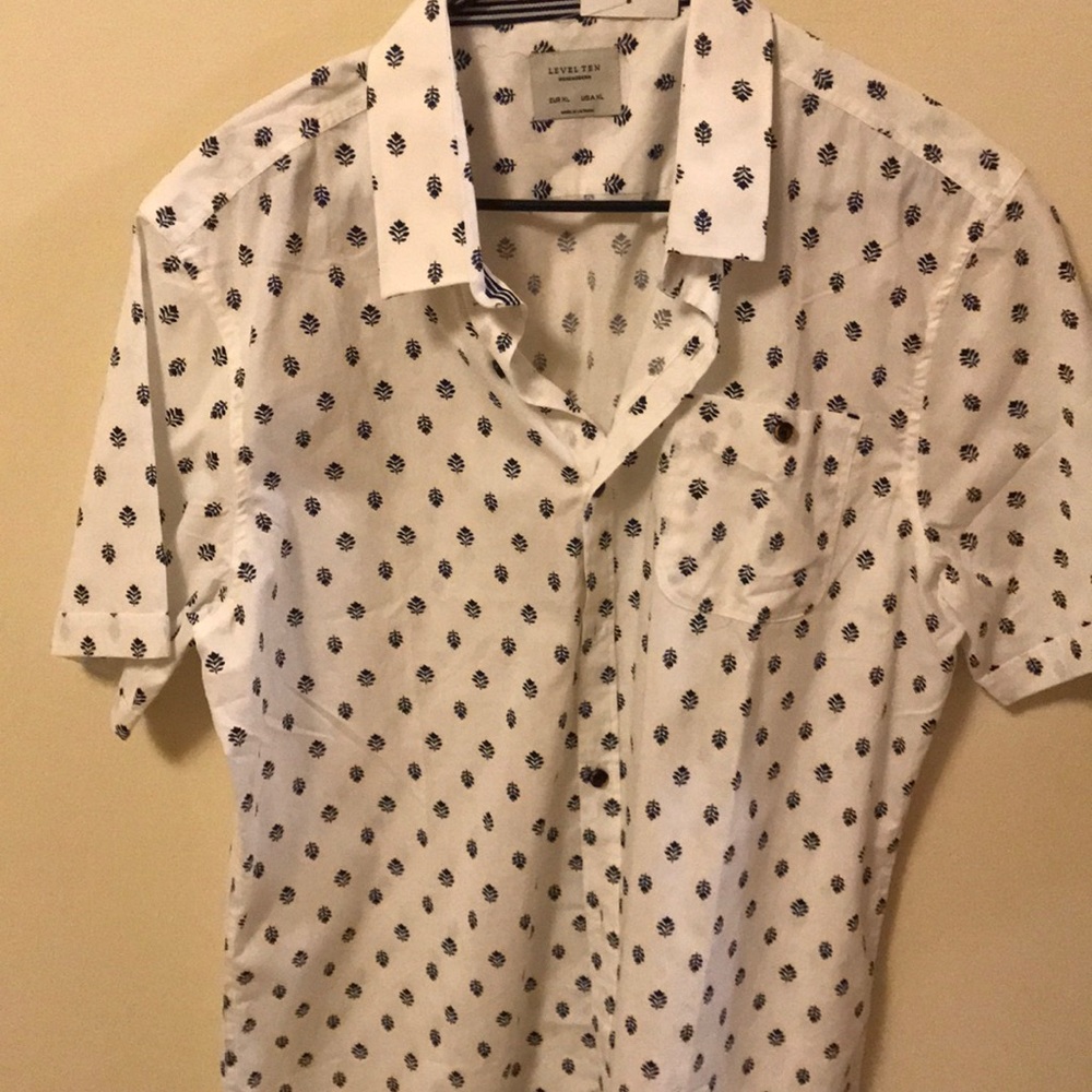 Men’s NWT button down shirt
